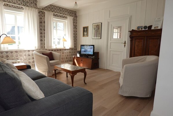 Unclassified image, 1 of 14, button