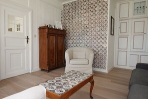 Unclassified image, 3 of 14, button