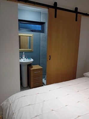 Apartment | 1 bedroom, free WiFi, bed sheets