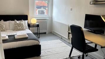 2 bedrooms, iron/ironing board, internet, bed sheets