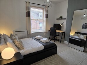 2 bedrooms, iron/ironing board, internet, bed sheets