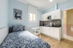 1 bedroom, iron/ironing board, WiFi, bed sheets - Studio 8 next to the Ramblas in Barcelona (Barcelona)