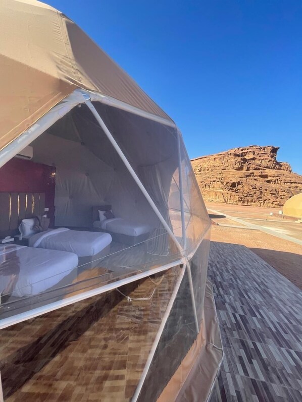 Habitación Deluxe, balcón | Cortinas blackout