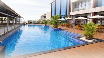 Kolam renang outdoor