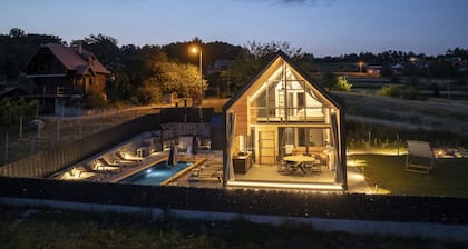 2-bedroom villa in delightful Klake with AC, WiFi, heated pool. sauna