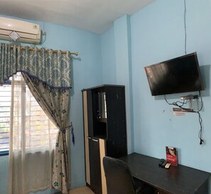 Standard Double Room | Free WiFi, bed sheets - Hotel O Medan near Universitas Sumatera Utara formerly Surya Residence (Medan)