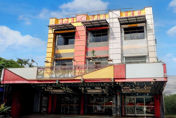 Front of property - Hotel O Medan near Universitas Sumatera Utara formerly Surya Residence (Medan)