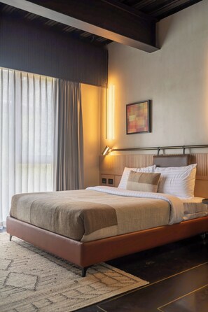 Suite | Egyptian cotton sheets, premium bedding, individually decorated - TERRATONE BOUTIQUE BUSINESS HOTEL (Kollam)