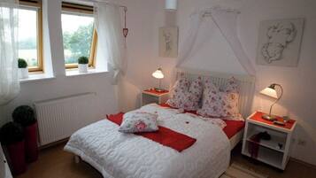 1 bedroom, desk, free WiFi, bed sheets