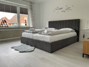 1 bedroom, travel cot, free WiFi