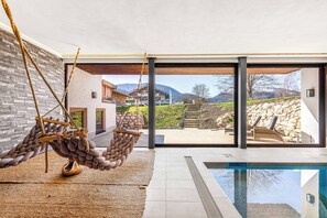 Piscina interna, piscina aquecida