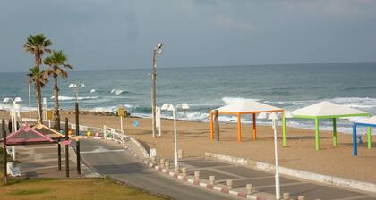 Cosy cottage on the beach and the promenade of Nahariya