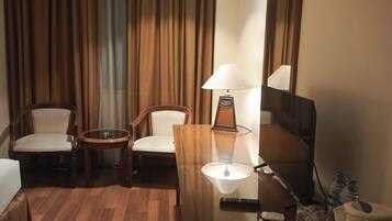 Habitación estándar doble | Escritorio, wifi gratis, ropa de cama