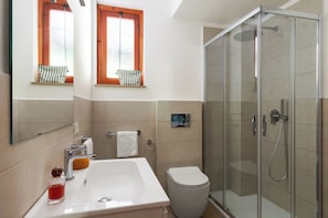 Comfort Apartment | Bathroom | Shower, free toiletries, hair dryer, bidet - Appartamento Blue Holiday (Letojanni)