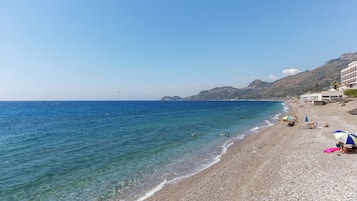 Di pantai