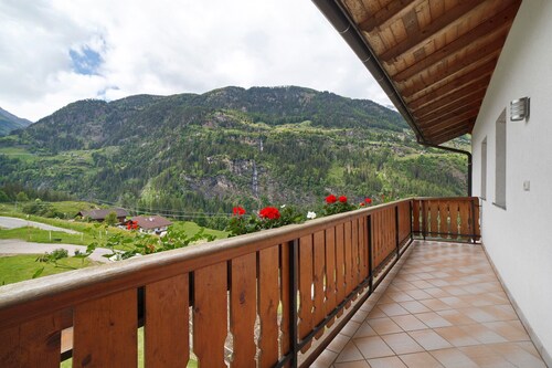 Ferienwohnung 'Hienerhof' mit Bergblick, privater Terrasse und Wi-Fi