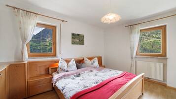 3 bedrooms, free WiFi, bed sheets