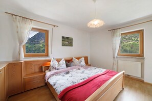 3 makuuhuonetta, ilmainen Wi-Fi, vuodevaatteet