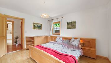 3 bedrooms, free WiFi, bed sheets