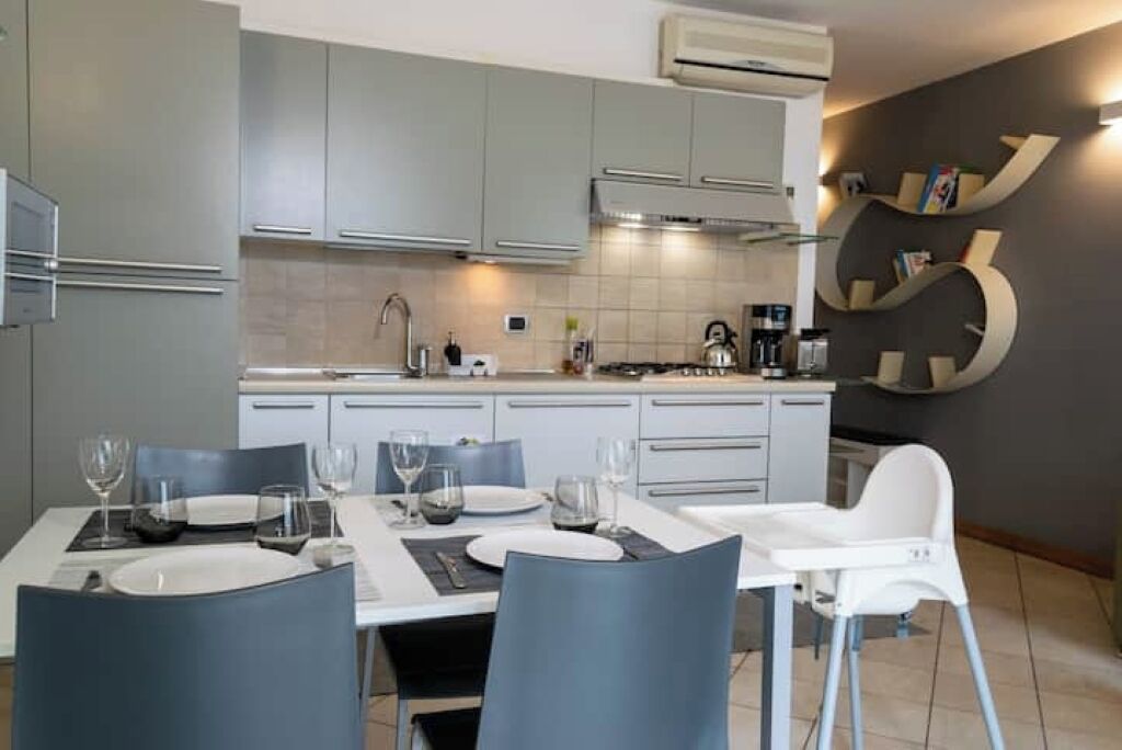 Microondas, horno y placa de cocina