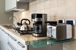 Micro-ondes, four, plaque de cuisson