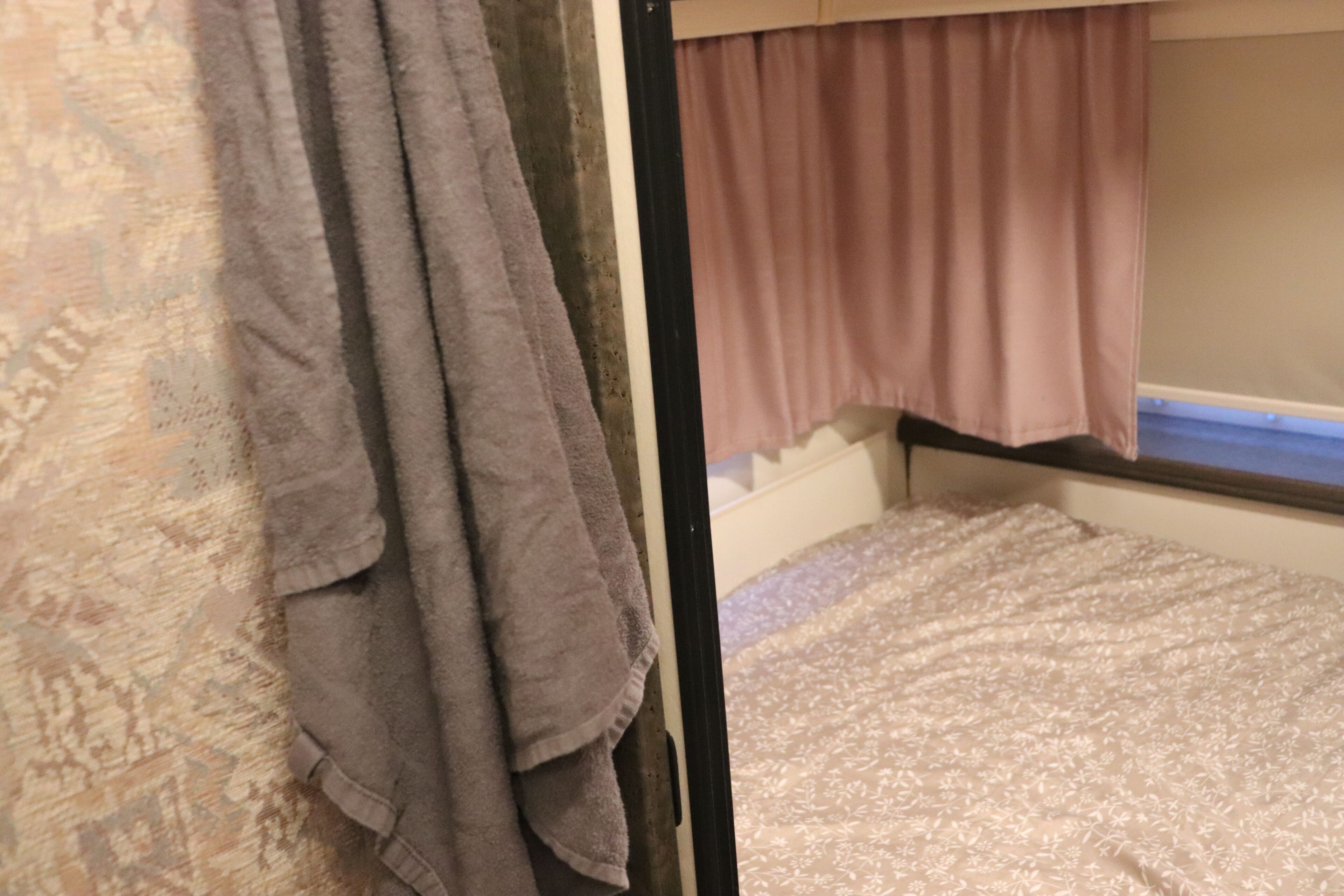 1 bedroom, bed sheets