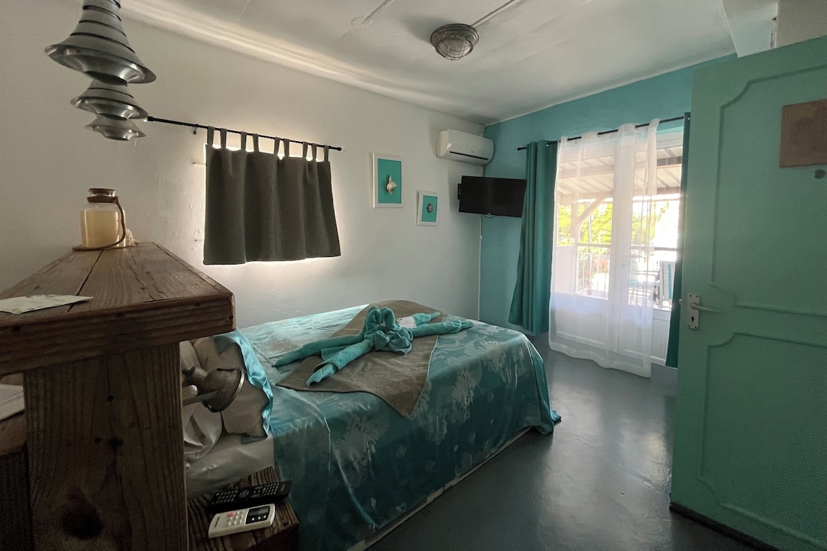 Bore La Mer - Studio | 1 quarto, frigobar, cofres nos quartos, individualmente decorados