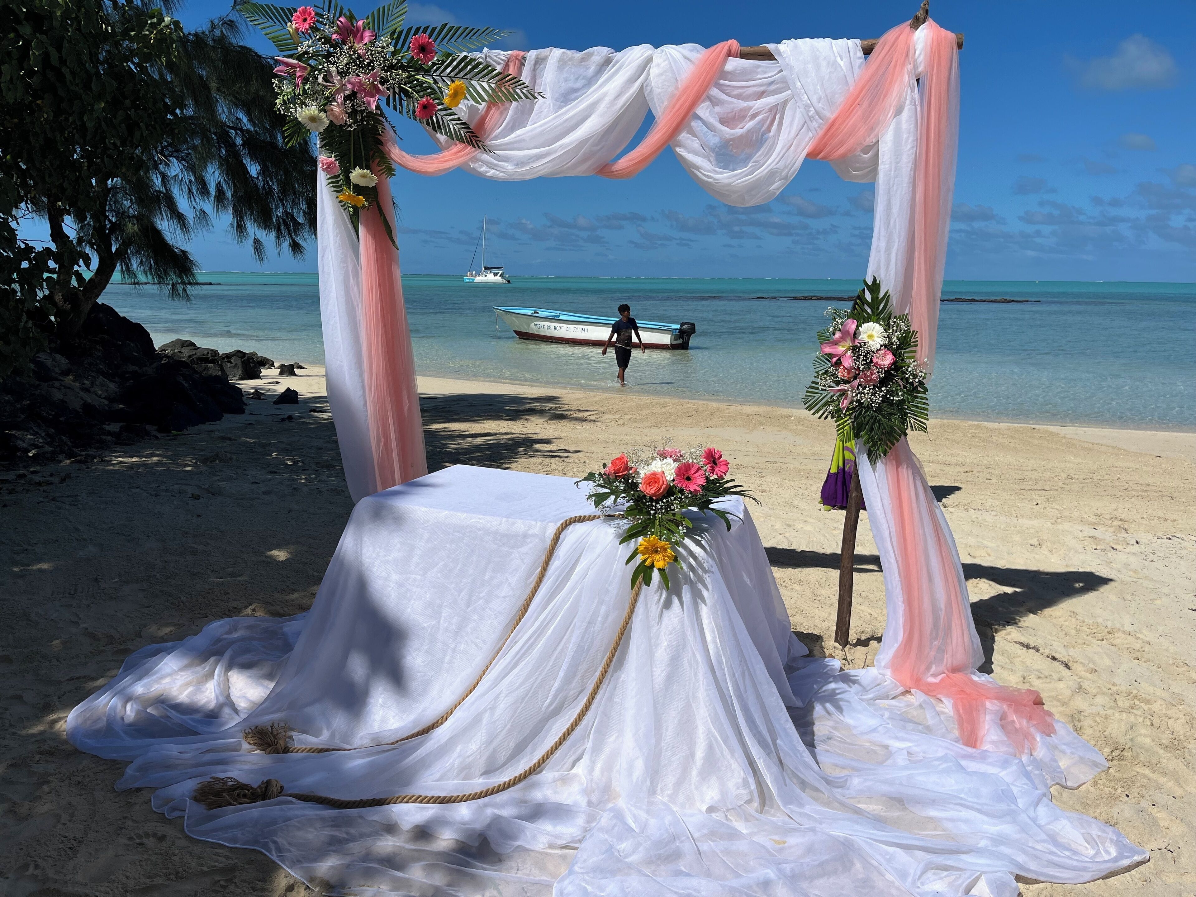 Pantai berhampiran, pasir putih 