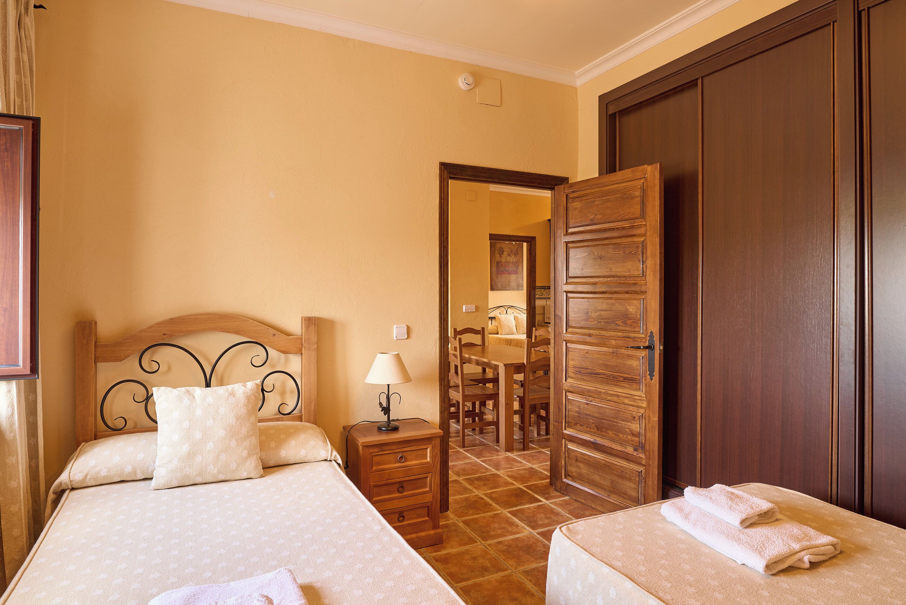 3 habitaciones, tabla de planchar con plancha y wifi gratis 