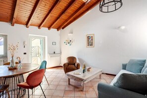 Living area - Apartment in the center near Leonardo Academy (Sesto Calende)