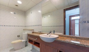 Shower, hair dryer - Large 1BR with Lake View in JLT  Close to Metro (Dubai)