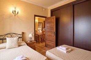 3 habitaciones, tabla de planchar con plancha y wifi gratis 