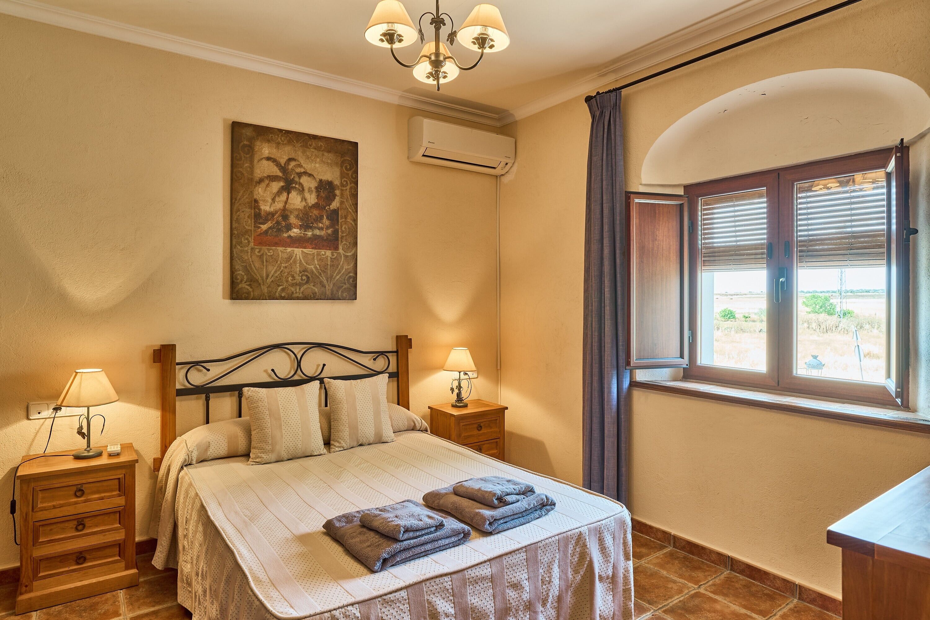 2 chambres, fer et planche à repasser, Wi-Fi gratuit, draps fournis