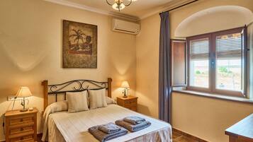 2 chambres, fer et planche Ă repasser, Wi-Fi gratuit, draps fournis