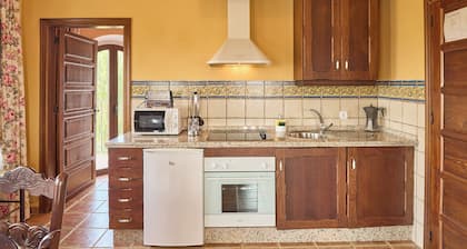 Apartment 'Alheli' with Balcony, Wi-Fi and Air Conditioning