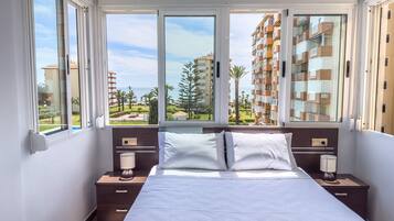 1 habitación, tabla de planchar con plancha, wifi gratis y ropa de cama