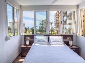 1 habitación, tabla de planchar con plancha, wifi gratis y ropa de cama 