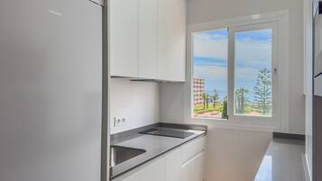 Refrigerador, microondas, parrilla de estufa y lavavajillas