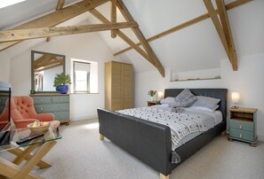 3 quartos, ferros/tábuas de passar roupa, Wi-Fi, roupa de cama