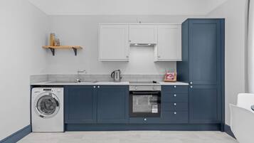 Fridge, oven, stovetop, toaster