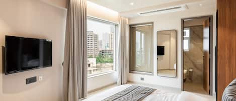 Family Double Room | Memory foam beds, in-room safe, desk, iron/ironing board