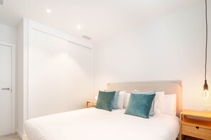 2 habitaciones, tabla de planchar con plancha, wifi y ropa de cama