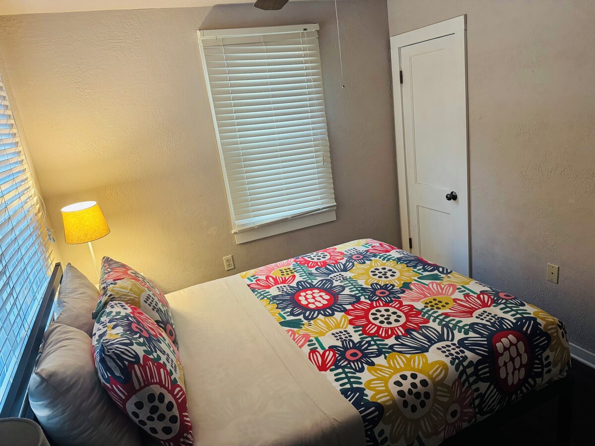 Photo 2 of Two queen bedroom under New management
