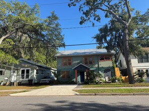 Exterior - Two queen bedroom under New management (St Augustine)