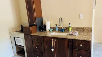 Stovetop, coffee/tea maker, toaster, cookware/dishes/utensils