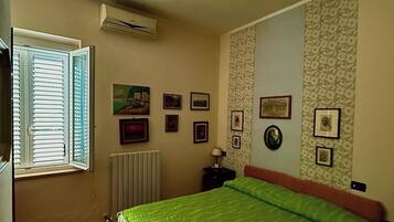 2 bedrooms, bed sheets