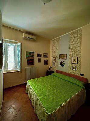 2 bedrooms, bed sheets