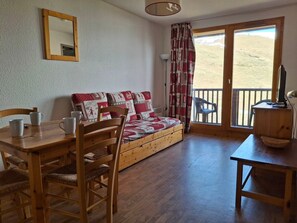 TV - 2-Bedroom Apartment near the Slopes (Saint-François-Longchamp)