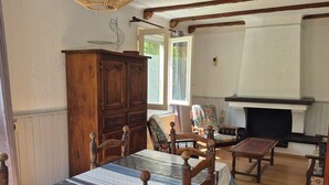 Unclassified image, 5 of 14, button - Air-conditioned villa with large garden, pets allowed (Palau-del-Vidre)
