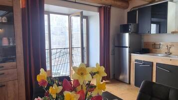 Køleskab, mikrobølgeovn, opvaskemaskine